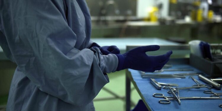 В Туркестанской области эксгумировали тело умершего пожилого мужчины, которого избивал сын