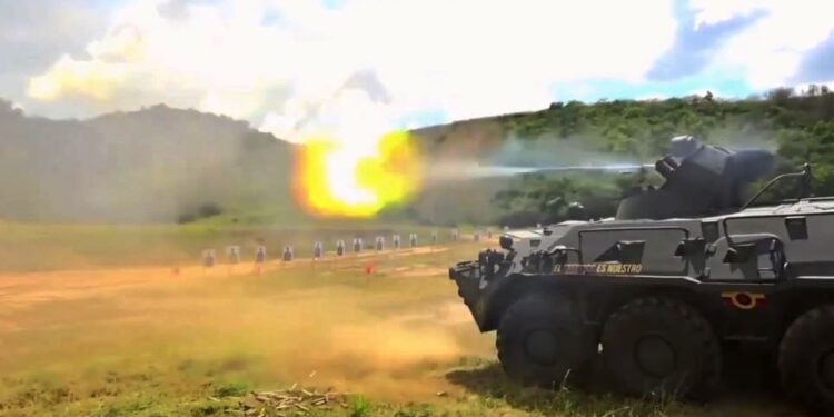 Венесуэла vs США? В Каракасе проходят массовые военные учения (ВИДЕО)