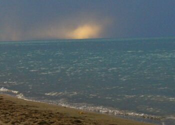 Чудо на Капчагае: туристку на SUP-борде нашли живой через двое суток в воде