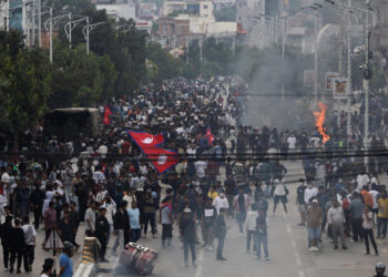 Поколение зумеров вышло на протесты в Непале, причина — блокировка соцсетей