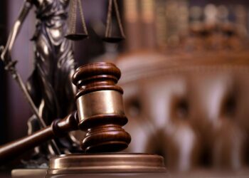 Директор школы отделался условкой за миллионные хищения в области Абай