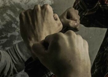 Двое алматинцев подрались из-за самокатного “мини-ДТП” (ВИДЕО)