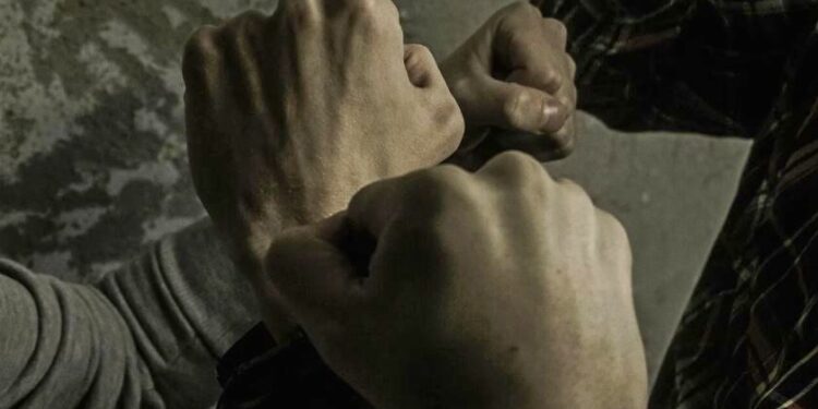 Двое алматинцев подрались из-за самокатного “мини-ДТП” (ВИДЕО)