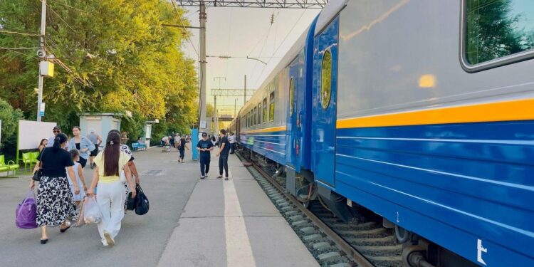 Прямой поезд будет курсировать из Алматы в Москву