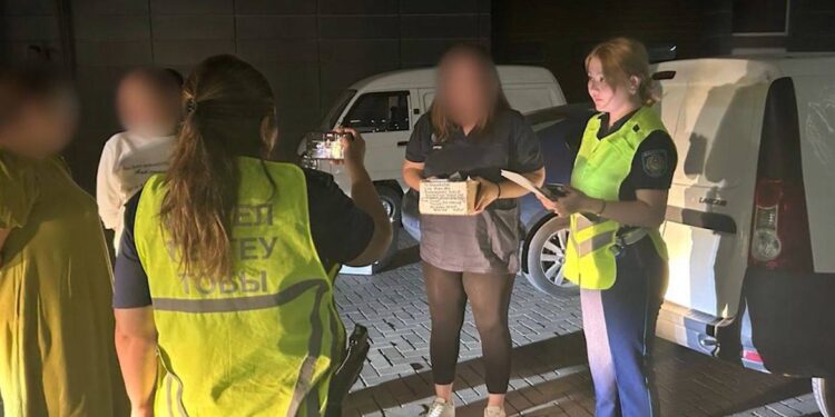 Женщина пыталась отправить наркотики почтой в Алматы