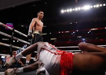 Нокаутом победил в США казахстанский спарринг-партнёр Альвареса (ВИДЕО)