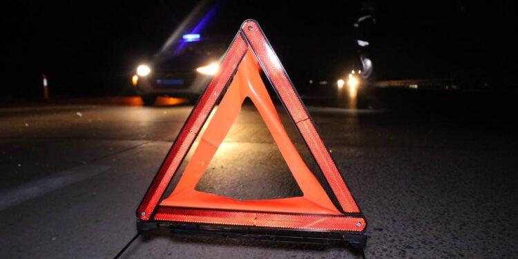 Машина снесла столб и перевернулась в Уральске: погиб пассажир