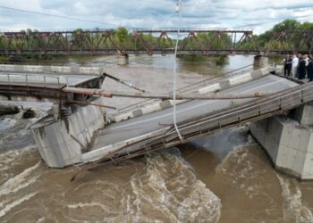 В Усть-Каменогорске возбудили дело после обрушения моста