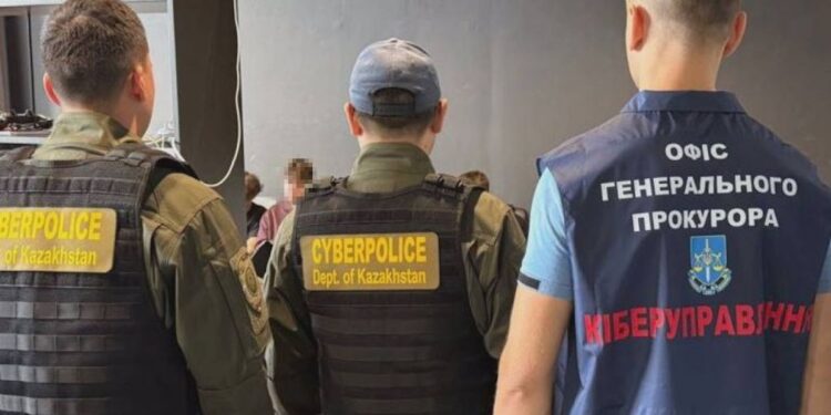 В Украине ликвидировали мошеннический call-центр, обманувший граждан Казахстана на $1,6 млн
