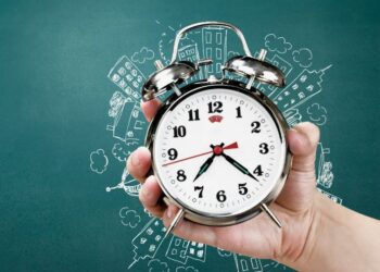 В Астане меняют время начала работы, чтобы разгрузить дороги