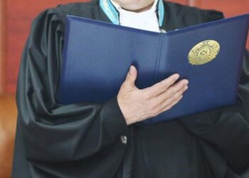 Казахстанца осудили на пожизненный срок за изнасилование своей же дочери