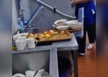 Родители обнаружили плесень в школьной столовой Алматы (ВИДЕО)