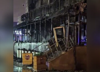 Кафе сгорело в Астане, пожарные спасли жилой дом (ВИДЕО)