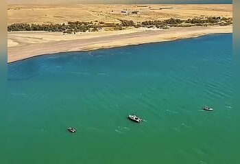 Лодка с двумя мужчинами перевернулась на Капшагае (ВИДЕО)