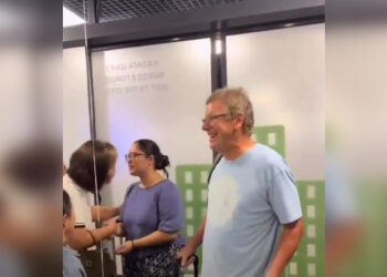 «Дочь считали умершей»: девушка из США спустя 25 лет нашла родителей в Казахстане