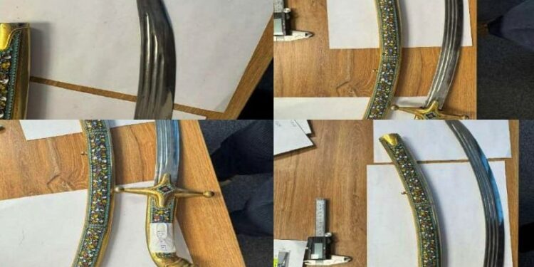 Из особняка Карима Масимова продали кинжалы, саблю и коллекционные монеты