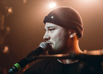 Макс Корж попросил фанатов вести себя культурно (ВИДЕО)