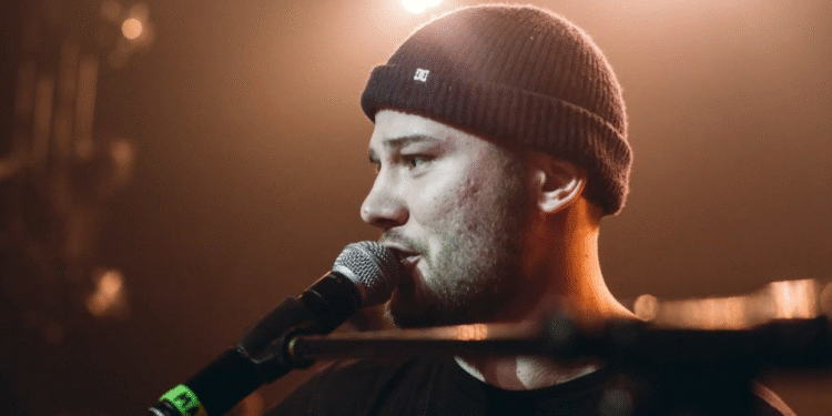 Макс Корж попросил фанатов вести себя культурно (ВИДЕО)