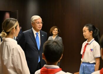 В Китае дети показали уровень знания казахского языка Токаеву (ВИДЕО)