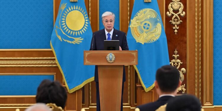 Я высоко ценю ваш труд: Токаев поздравил работников нефтегазовой отрасли