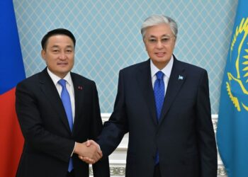 Токаев встретился с главой Великого Государственного Хурала Монголии