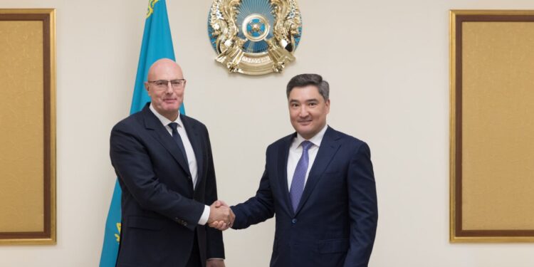 Казахстан и Россия собираются увеличить товарооборот более чем в два раза