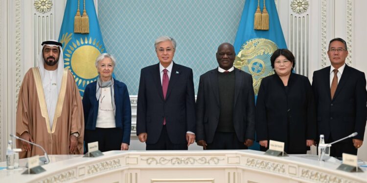 Токаев встретился с участниками Международного форума «Мир и будущее через право»