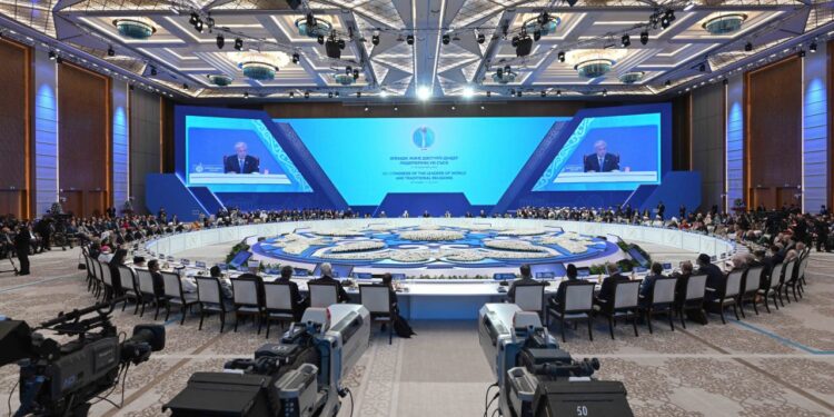 Запад и Восток: Токаев указал на нерациональность некоторых правящих властей