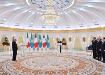 Касым-Жомарт Токаев наградил президента Италии орденом «Достық» I степени