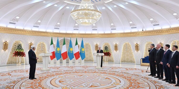 Касым-Жомарт Токаев наградил президента Италии орденом «Достық» I степени