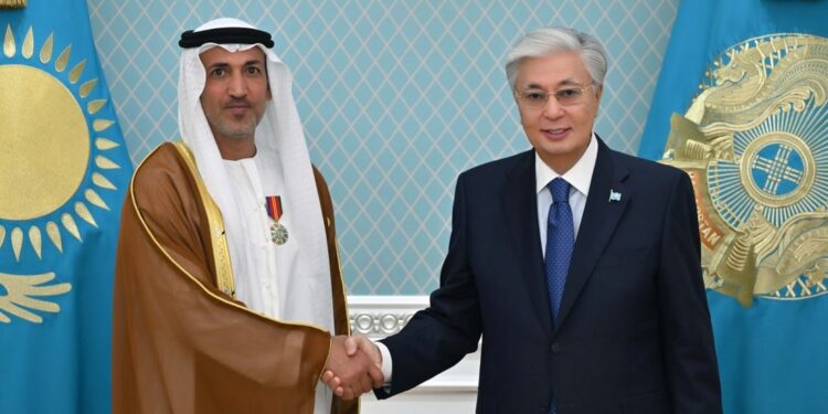 Президент Казахстана наградил представителя ОАЭ орденом «Достык»