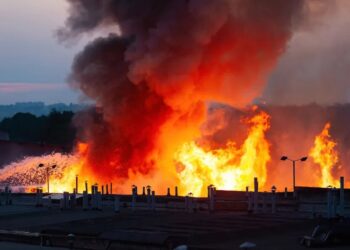Атаки дронов на Оренбургский ГПЗ временно сократили добычу на Карачаганаке (ВИДЕО)