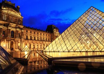 Ограбление Лувра: драгоценности “всплыли” в России