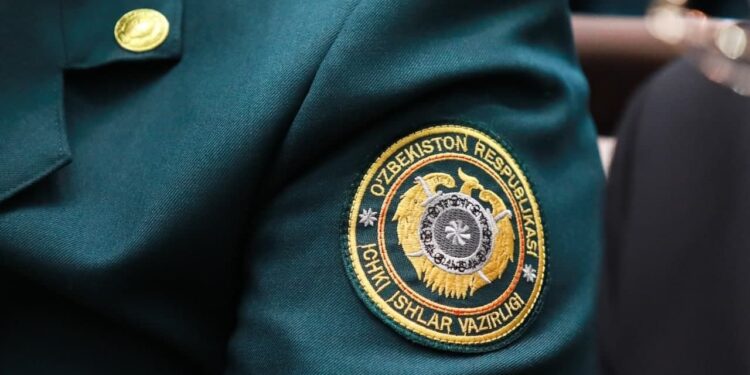 Ссора по телефону обернулась массовой дракой школьниц в Узбекистане (ВИДЕО)