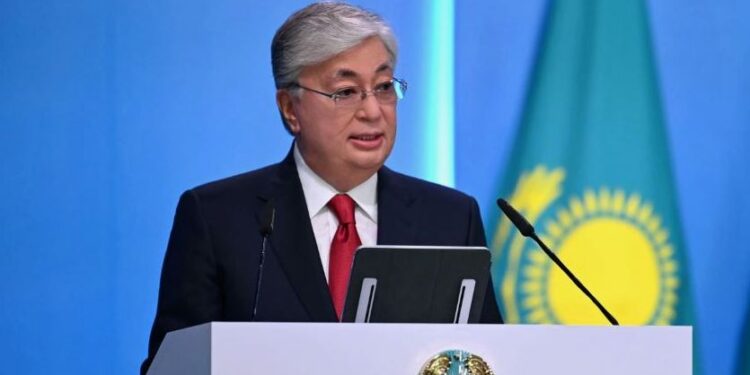 Касым-Жомарт Токаев поздравил казахстанцев с Днём Республики