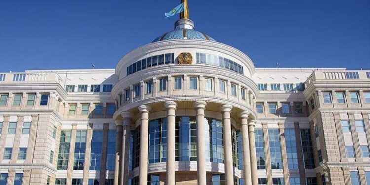 В Акорду прибыли спецпосланник президента и первый замгоссекретаря США