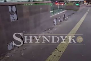 В Алматы снова ломают новую плитку (ВИДЕО)