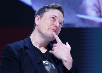 Илон Маск хочет 1 трлн долларов, а иначе покинет компанию Tesla