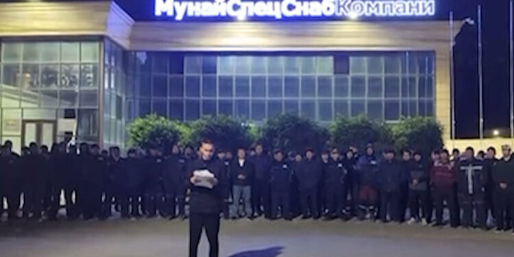 Работники «МунайСпецСнаб Компани» остановили забастовку в Жанаозене