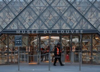 Ограбление Лувра: двое подозреваемых частично признали вину
