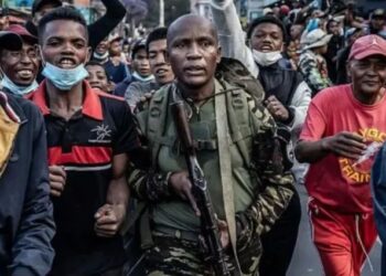 Протесты на Мадагаскаре: президент испугался военного переворота (ВИДЕО)