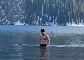 Купание Дурова в Кольсае признано законным и полезным для имиджа Казахстана