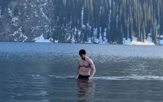 Купание Дурова в Кольсае признано законным и полезным для имиджа Казахстана