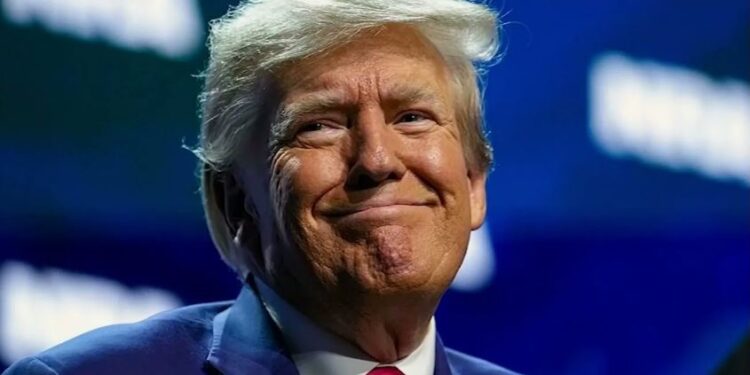 Трамп снова в своём стиле — оговорился и тут же перевёл всё в шутку