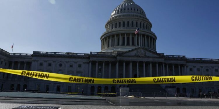 Шатдаун в США: тысячи госслужащих лишаются работы