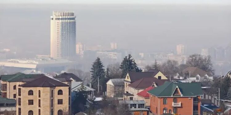 Костры, шашлычные и салюты под запретом: Алматы стремится к жизни без смога