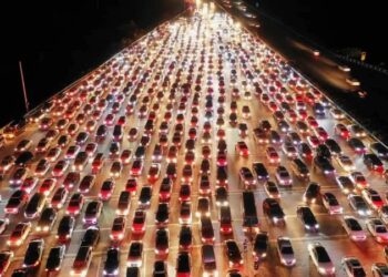 Ад на дороге: в Китае образовалась гигантская пробка после праздников (ВИДЕО)