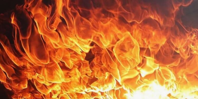 Шесть человек погибли при пожаре в Павлодарской области