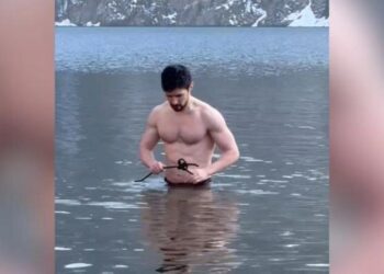 Дуров объяснил, зачем полез в озеро Кольсай