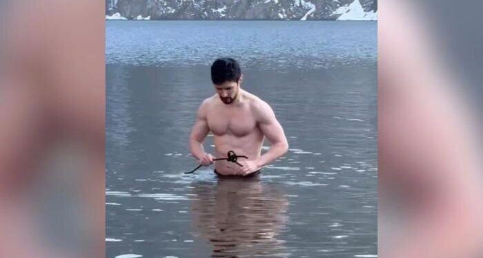 Дуров объяснил, зачем полез в озеро Кольсай